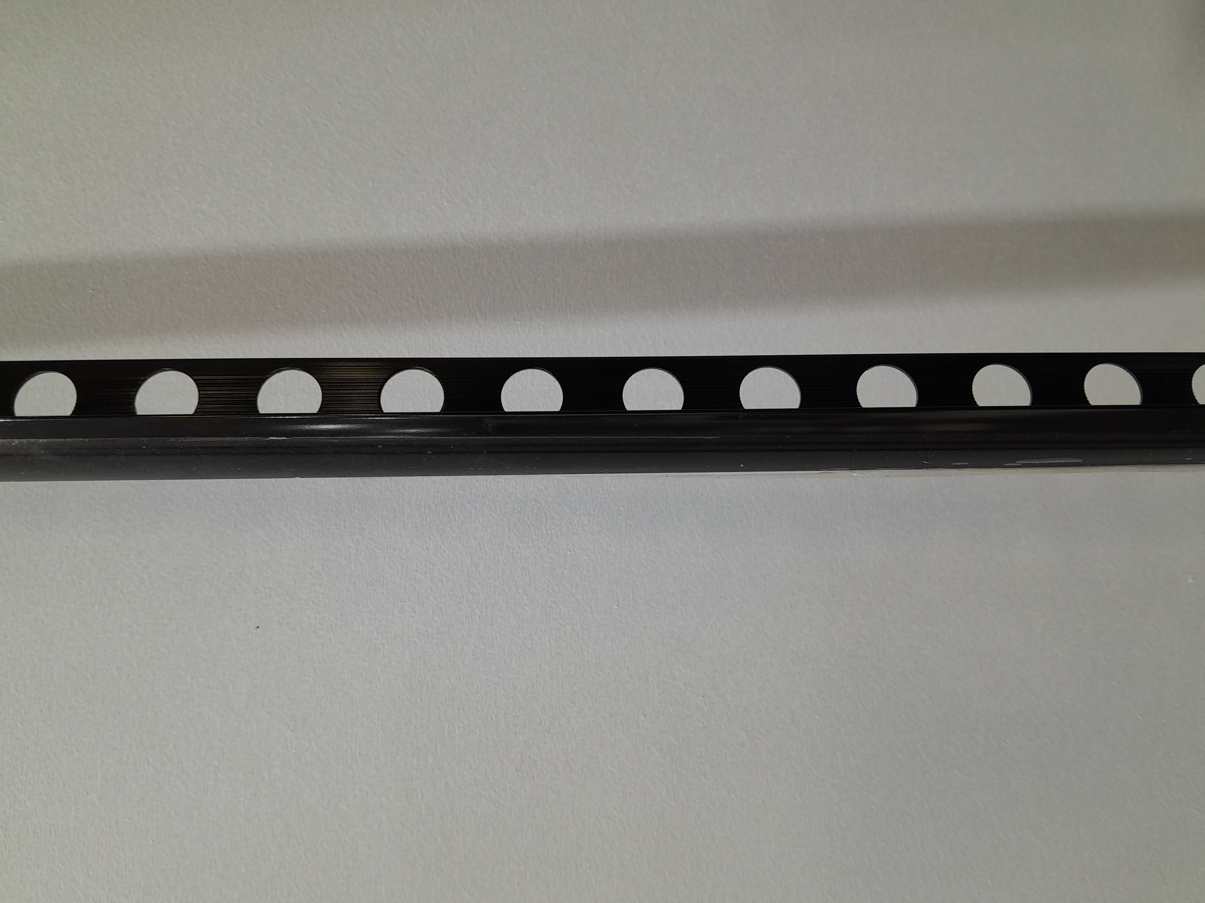 BAGUETTE DE FINITION 1/4 DE ROND ALU COULEUR NOIR 16 MM