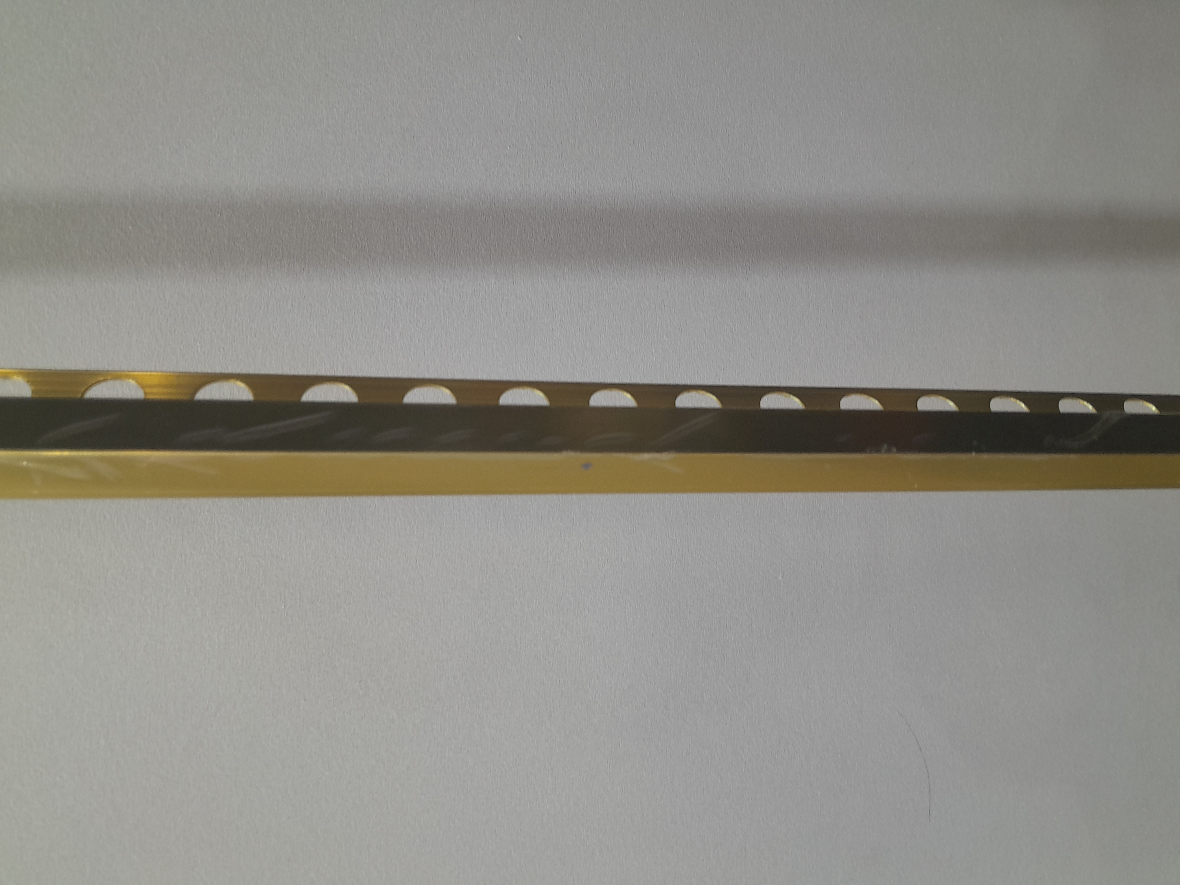 BAGUETTE DE FINITION  CARRE ALU COULEUR DORE 14 MM