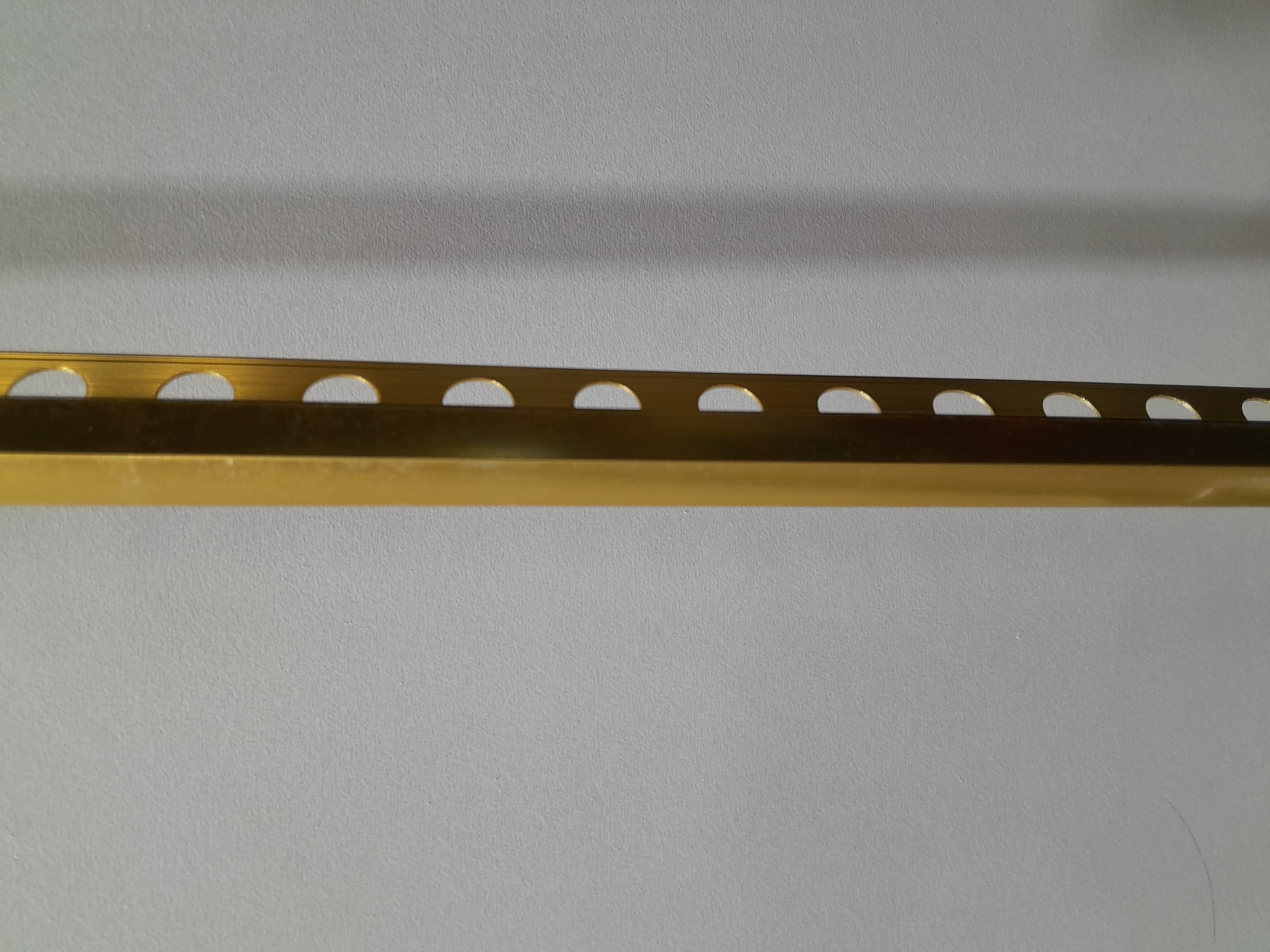 BAGUETTE DE FINITION CARRE ALU COULEUR DORE 12 MM